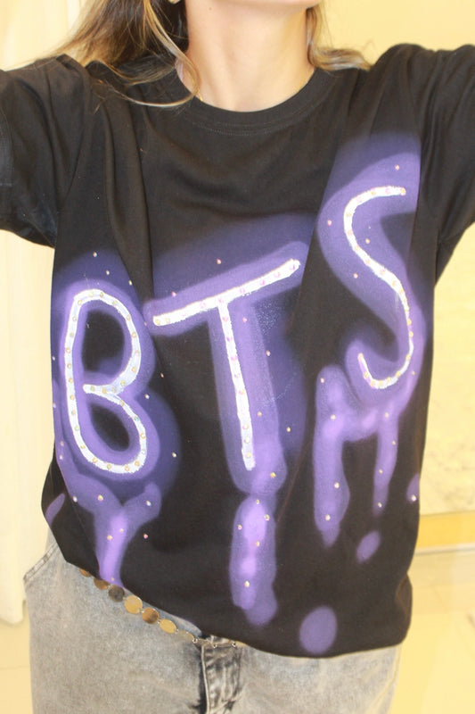 CAMISETA BTS BLACK & PURPLE